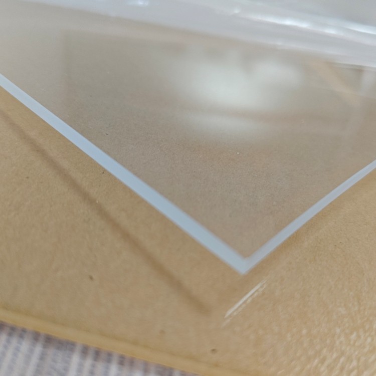 3 mm obsadený priehľadný akrylový list